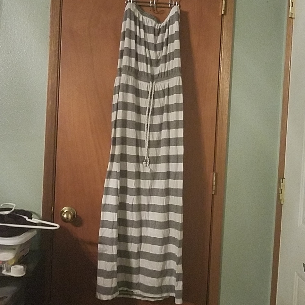 Gray and white strapless dress